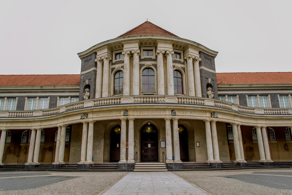 Vom Kolonialinstitut zur Universität