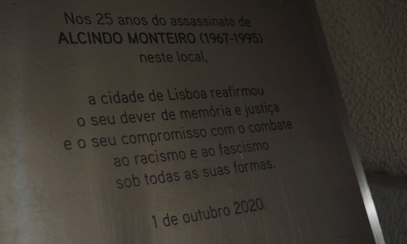 Placa memorial de Alcindo Monteiro